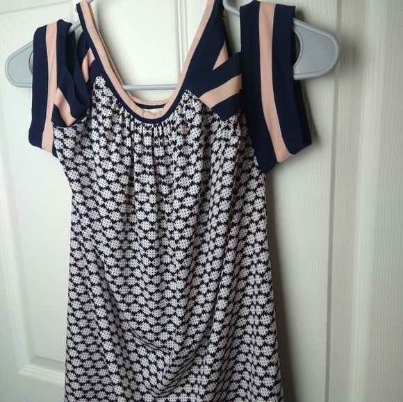 $ Max studio blue peach geometric design crew neck cold shoulder blouse. Size S - Picture 1 of 9